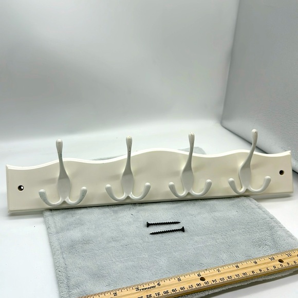 unmarked Other - Wooden Slender w/Router Edges-4-Large Metal Hooks Coat/Hat Wall Mount Rack